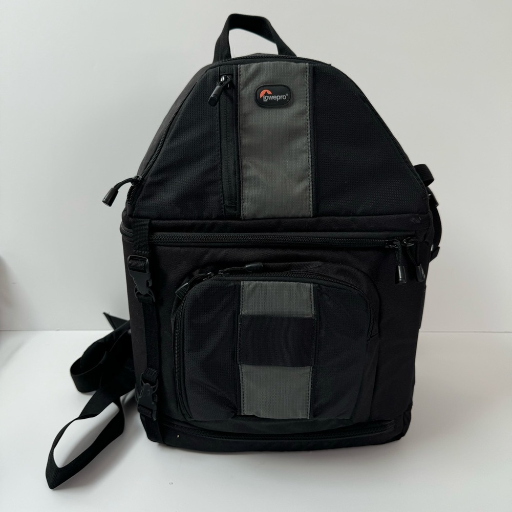 📸 EUC Lowpro Sling Shot 302 AW
